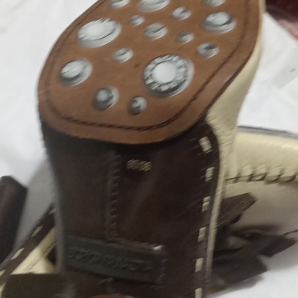 BCBG MAXAXRIA HEELS - Picture 7 of 9